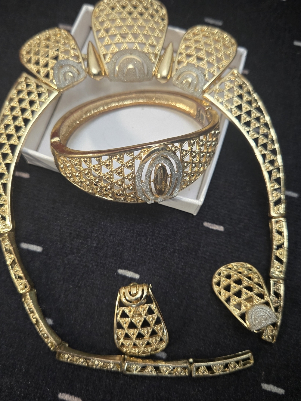 Gold-Tone Women's Necklace Set with Textured Lattice Design